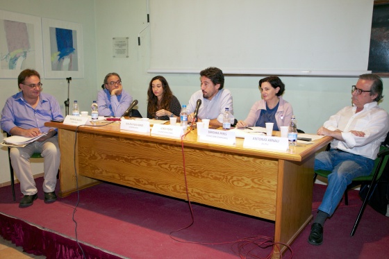 De izquierda a derecha Miguel Ángel Ferrís moderador del debate organizado por Xarxa Urbana, Manuel Mata del PSPV, Isaura Navarro, Jordi Peris, Bárbara Peris y Antonio Arnau. Foto de Mercedes Grau